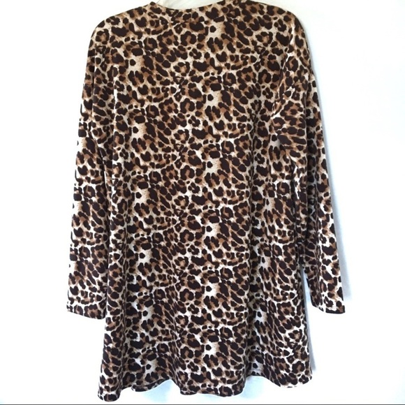 Leopard Print Tunic w/ Triangle Cutout Size Med - Picture 4 of 4